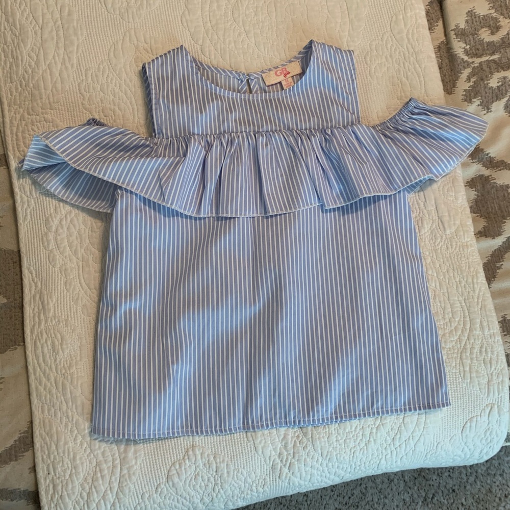 Cold shoulder top